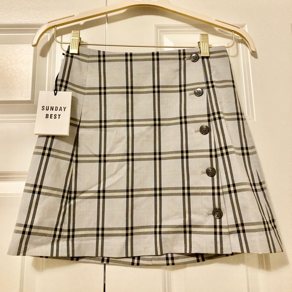 ✨ Aritzia Sunday Best Plaid Mini Skirt 😍 - Picture 4 of 9